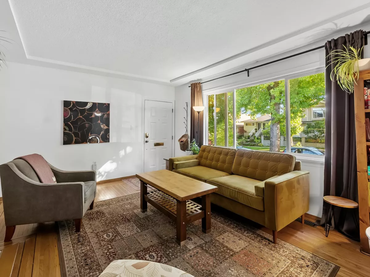 Kitchen Island Photo of 4833 Henry Street, Vancouver, BC