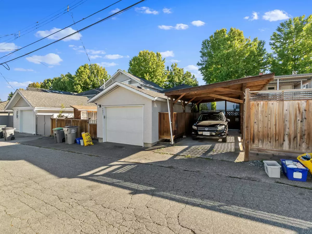 Outdoor Kitchen Photo of 4833 Henry Street, Vancouver, BC