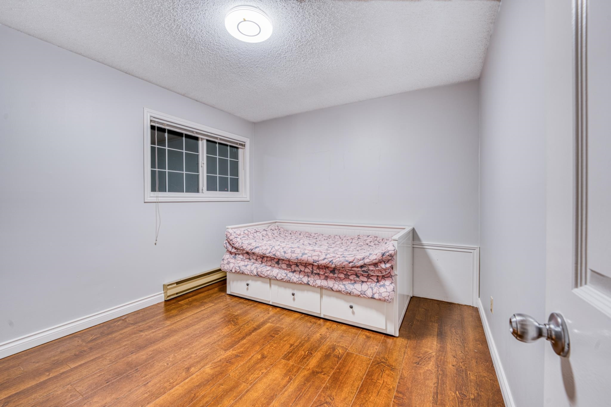 Hallway Photo of 5660 Stefanko Place, Richmond, BC