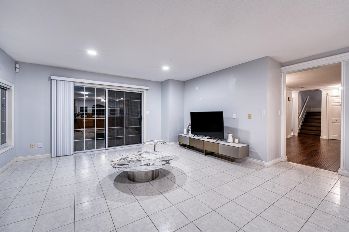 Kitchen Island Photo of 5660 Stefanko Place, Richmond, BC