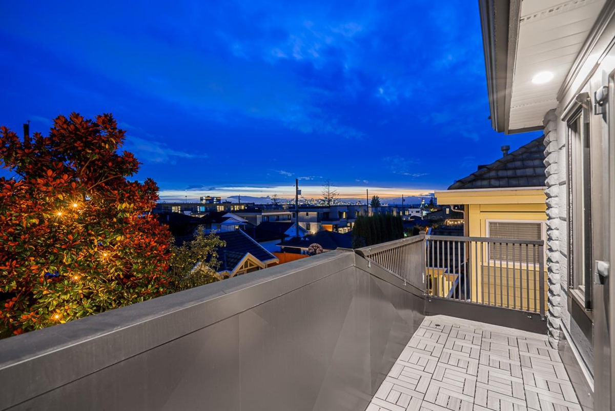 Guest Bathroom Photo of 559 E 4th Street, North Vancouver, BC