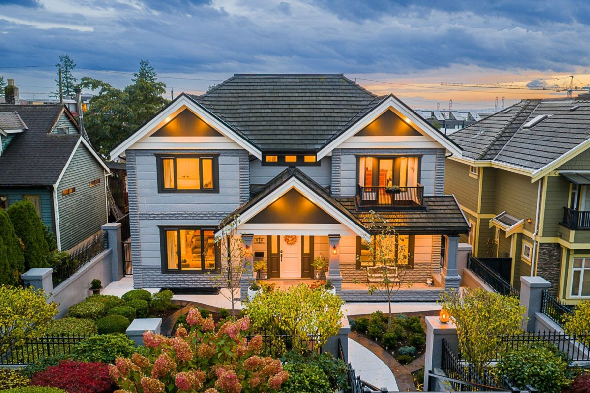 Hot Tub / Spa Photo of 559 E 4th Street, North Vancouver, BC