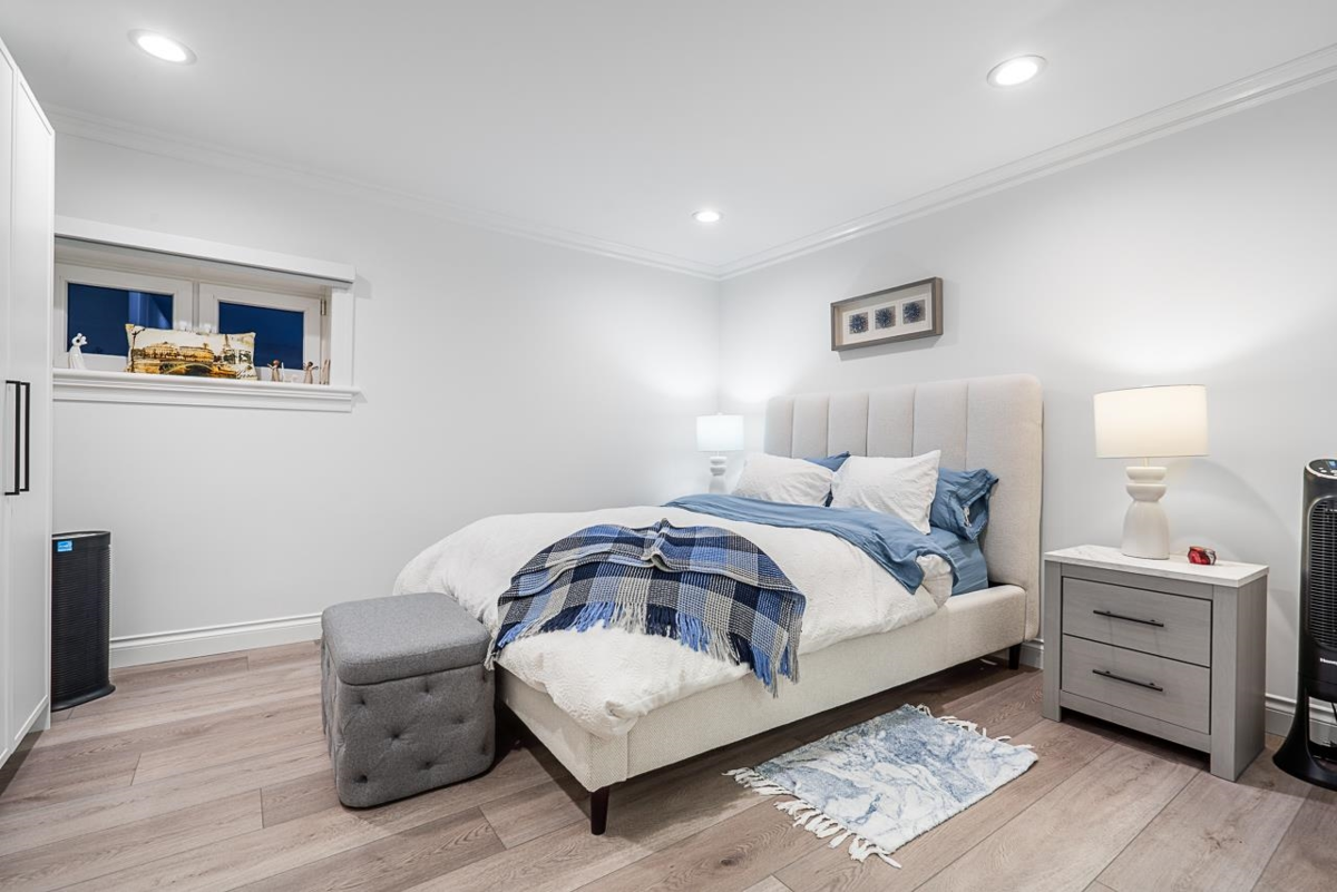 Laundry Room Photo of 559 E 4th Street, North Vancouver, BC