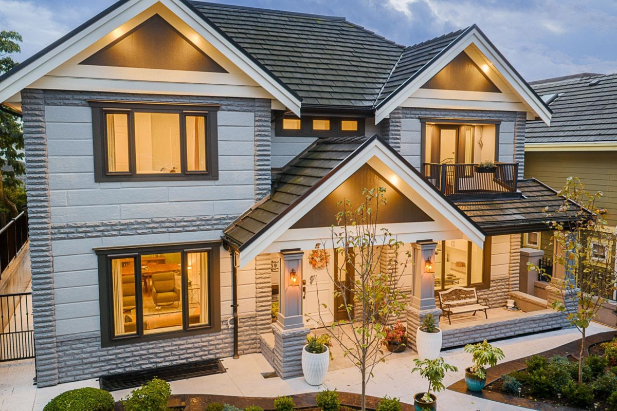 Outdoor Deck Photo of 559 E 4th Street, North Vancouver, BC