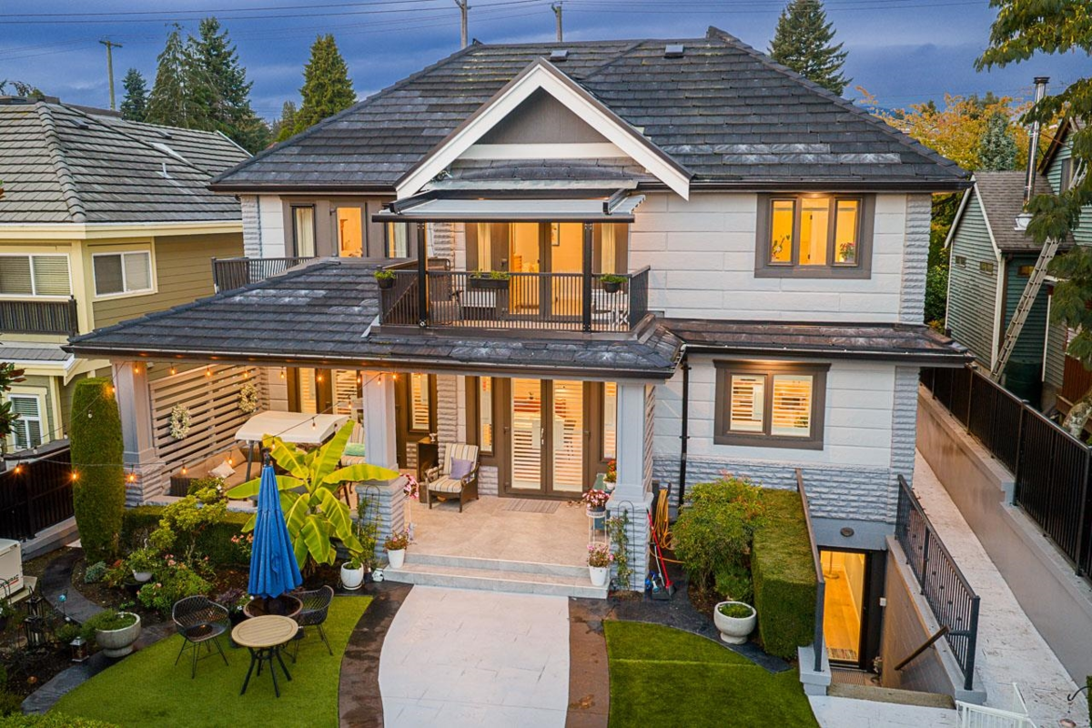 Outdoor Patio Photo of 559 E 4th Street, North Vancouver, BC