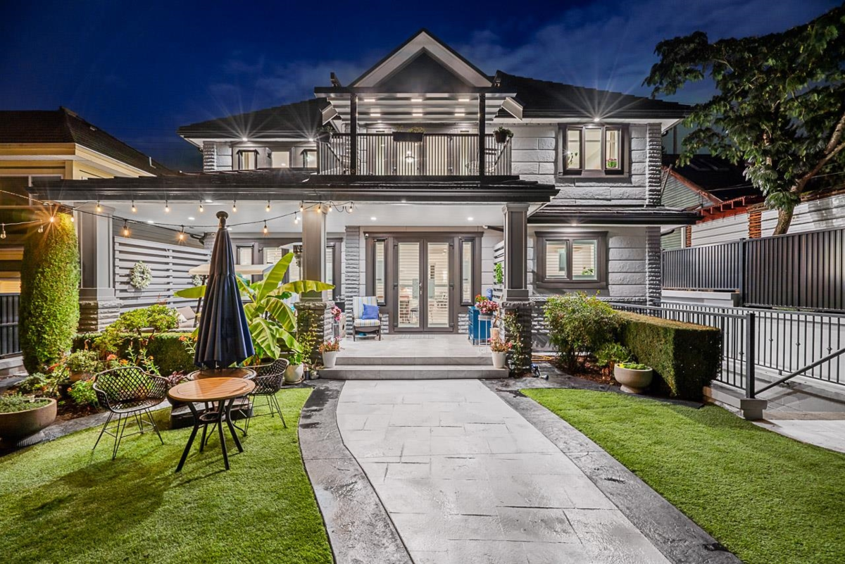 Staircase Photo of 559 E 4th Street, North Vancouver, BC