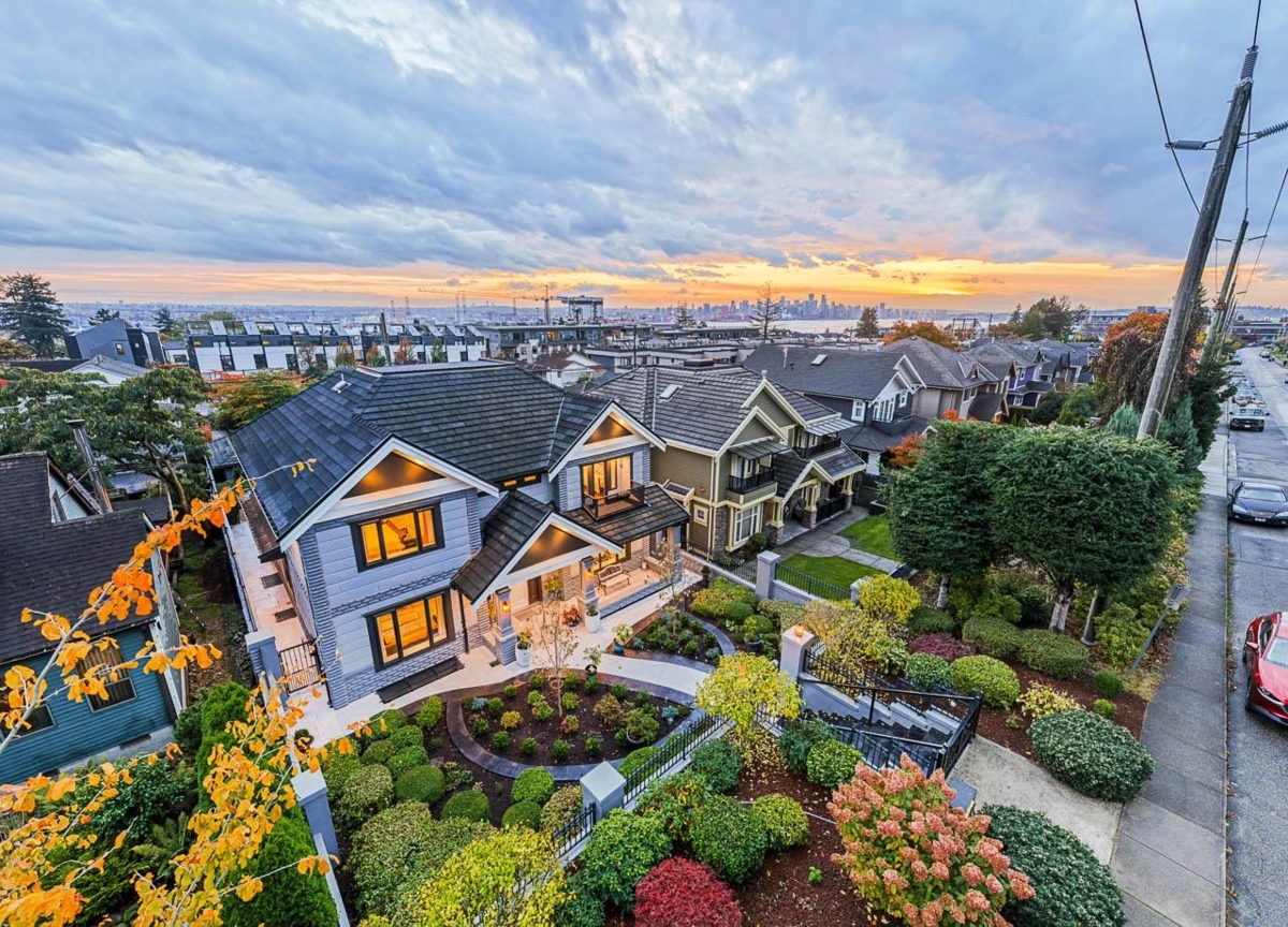Swimming Pool Photo of 559 E 4th Street, North Vancouver, BC