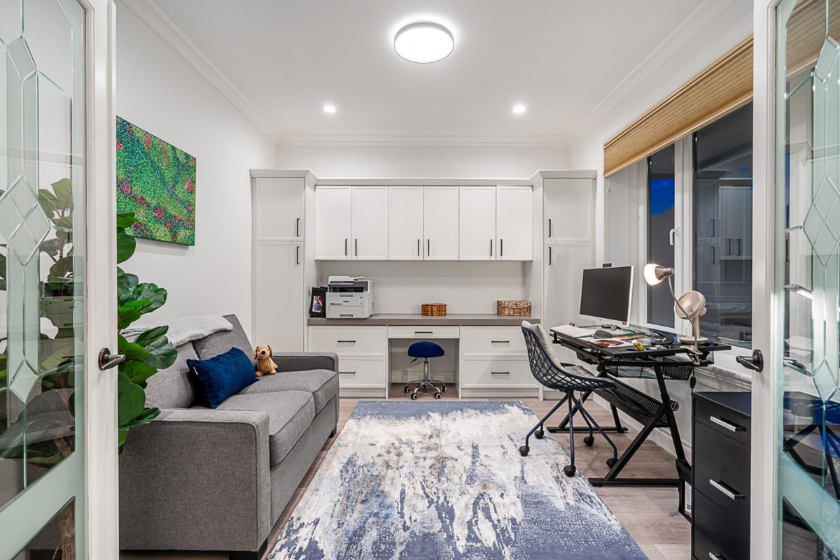 Walk-In Closet Photo of 559 E 4th Street, North Vancouver, BC