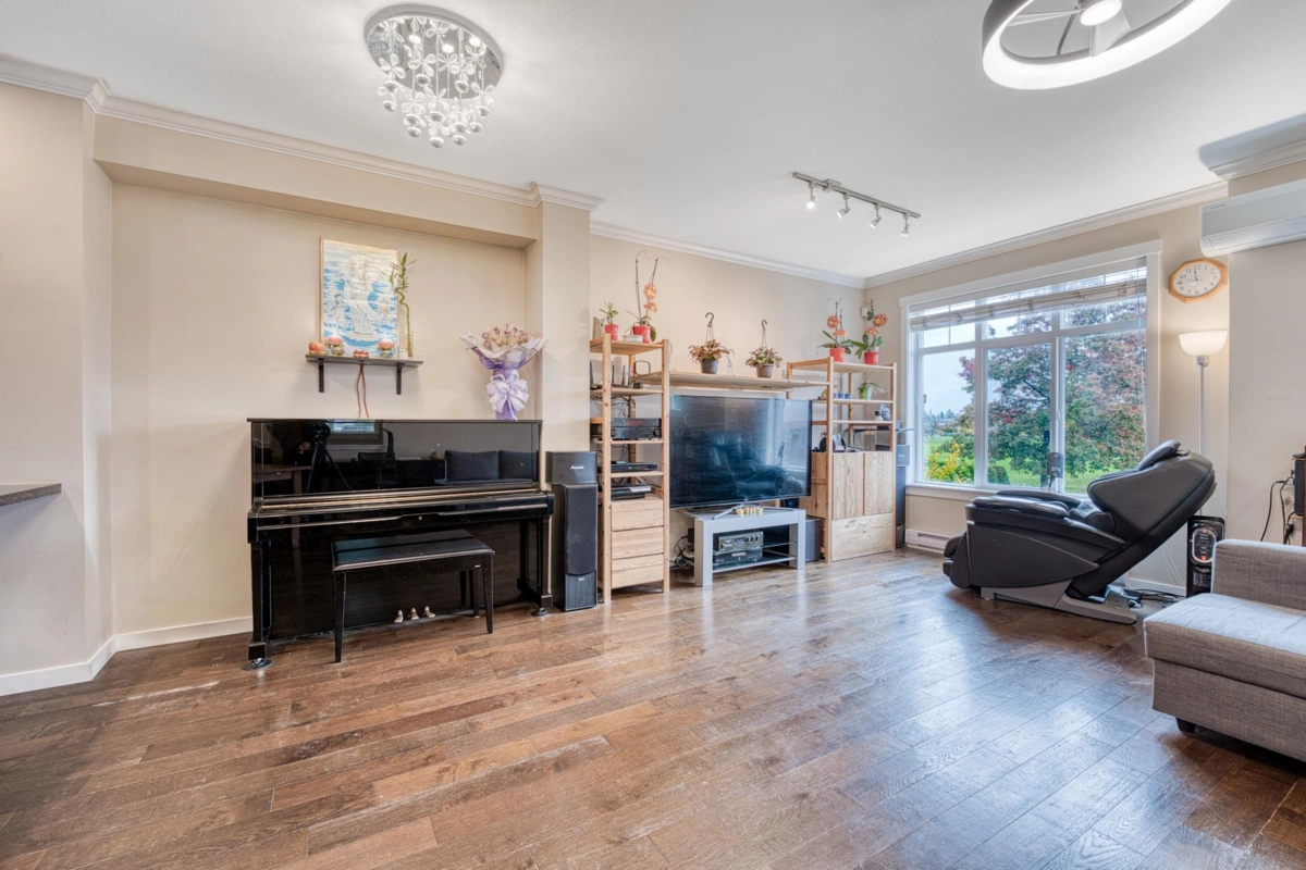 Kitchen Photo of 4 9580 Alberta Road, Richmond, BC