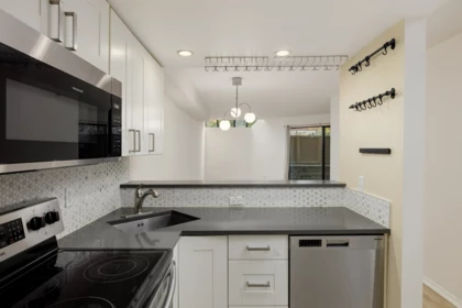 Breakfast Nook Photo of 220 1500 Pendrell Street, Vancouver, BC