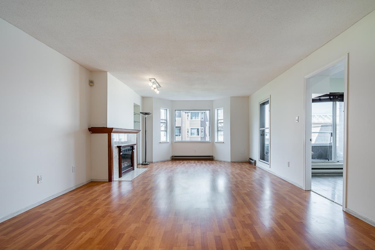 Kitchen Photo of 217 5700 Arcadia Road, Richmond, BC