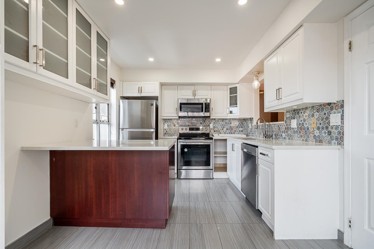 Primary Bathroom Photo of 217 5700 Arcadia Road, Richmond, BC