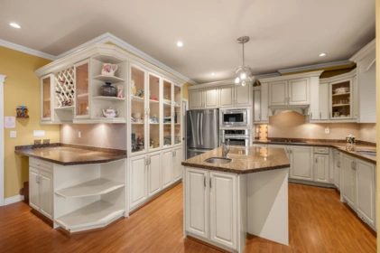 7058 Patterson Avenue, Burnaby, BC, Burnaby — Single Family Residence for sale