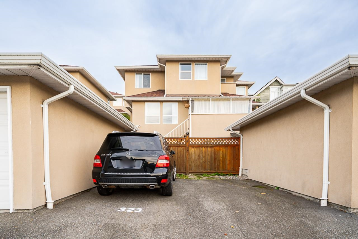 Entry Foyer Photo of 323 E Keith Road, North Vancouver, BC