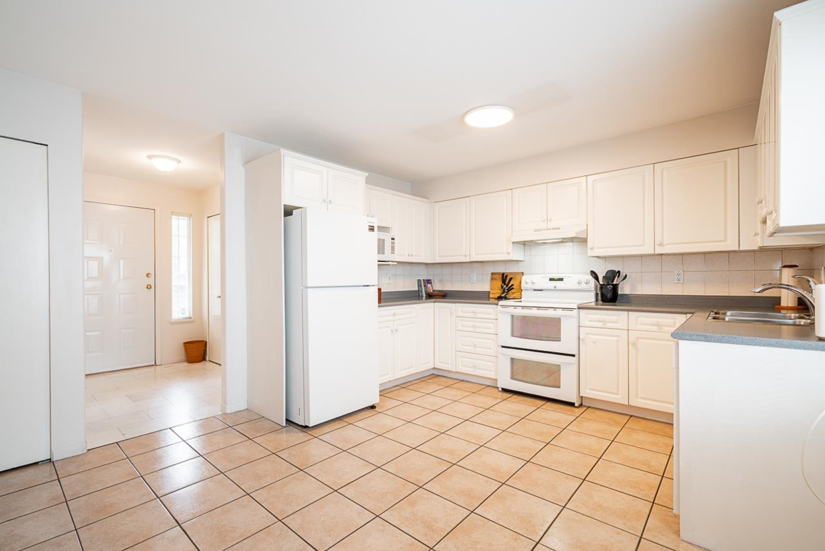 Kitchen Photo of 323 E Keith Road, North Vancouver, BC