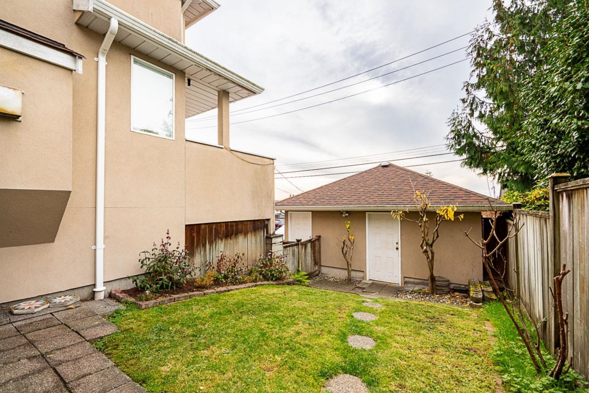 Laundry Room Photo of 323 E Keith Road, North Vancouver, BC