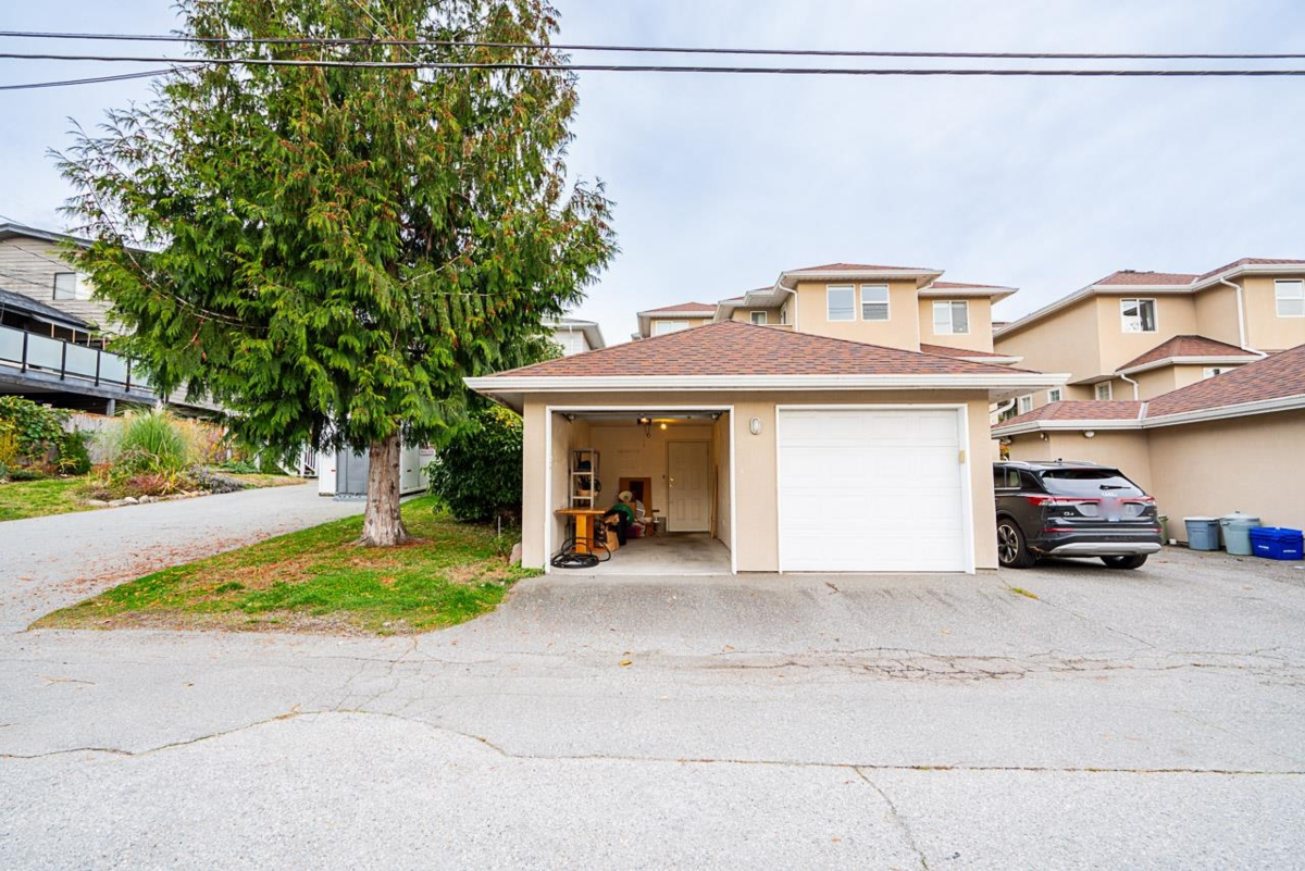 Mudroom Photo of 323 E Keith Road, North Vancouver, BC