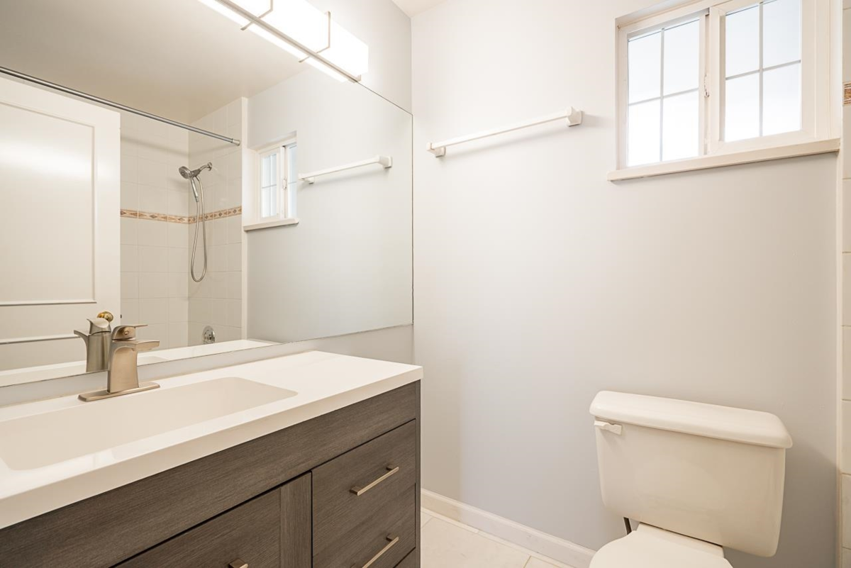 Office / Den Photo of 323 E Keith Road, North Vancouver, BC