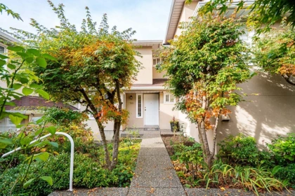 323 E Keith Road, North Vancouver, BC, North Vancouver — Townhouse for sale