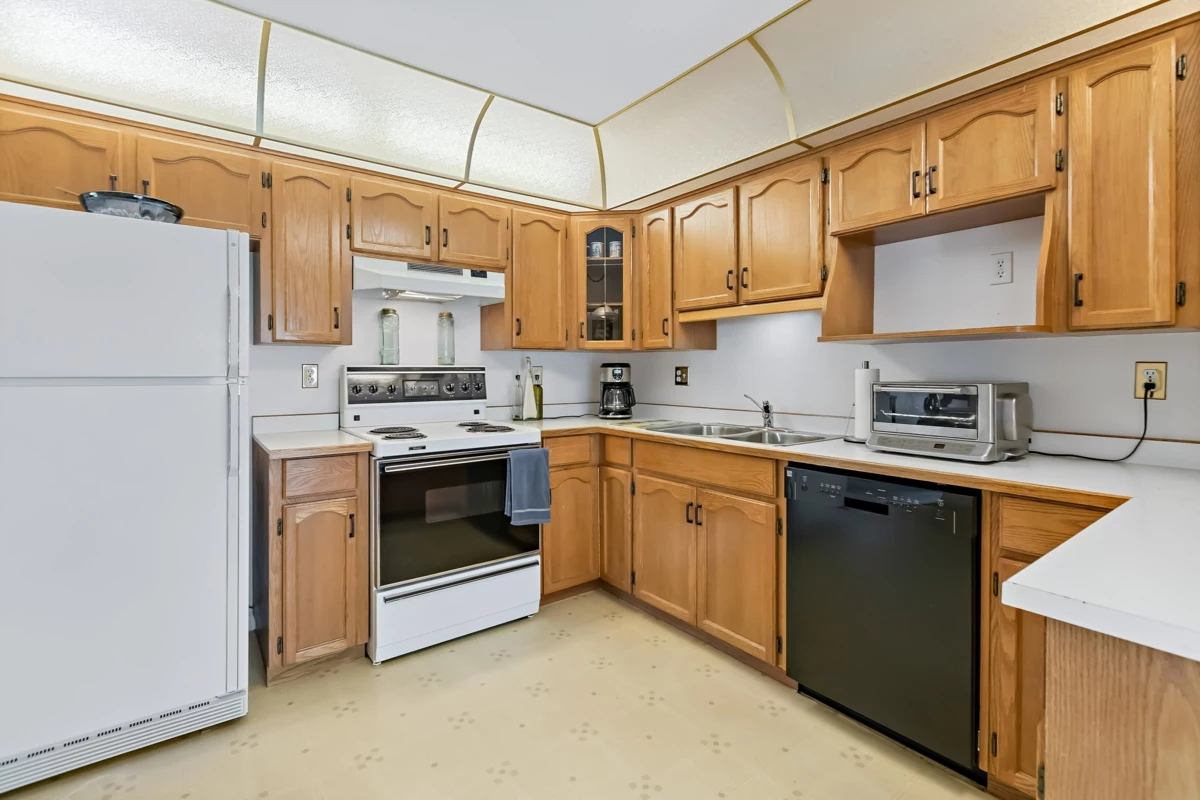 Walk-In Closet Photo of 207 11601 227 Street, Maple Ridge, BC