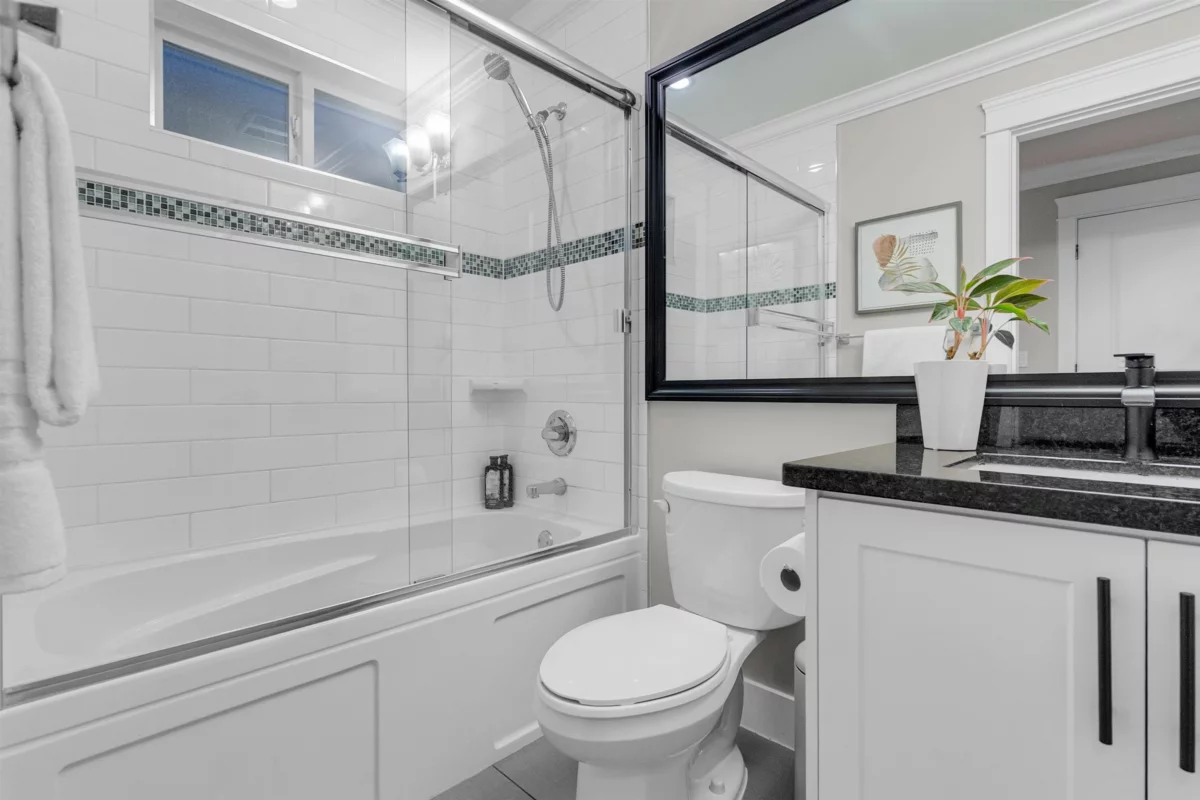 Laundry Room Photo of 21161 80a Avenue, Langley, BC