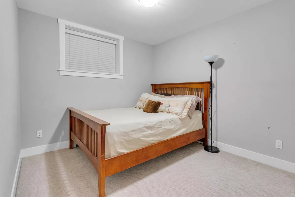 Walk-In Closet Photo of 21161 80a Avenue, Langley, BC