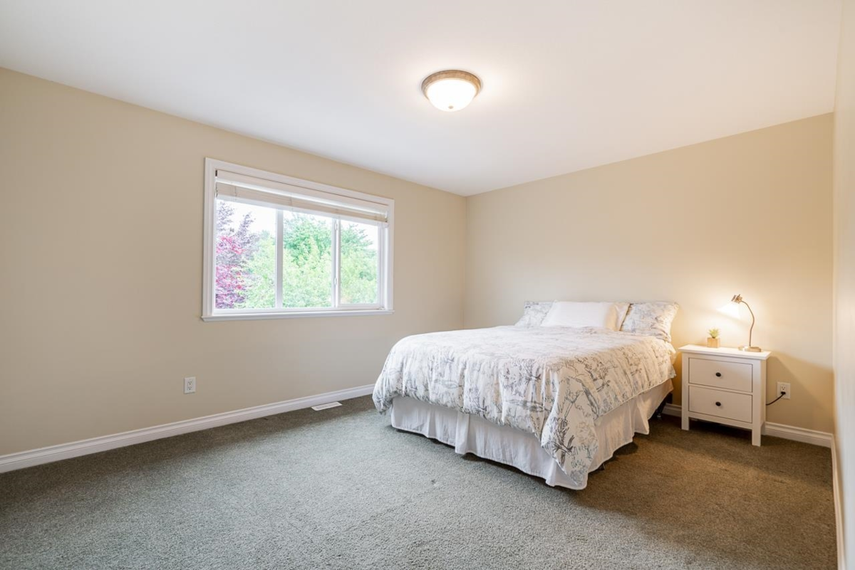 Entry Foyer Photo of 36086 Shadbolt Avenue, Abbotsford, BC