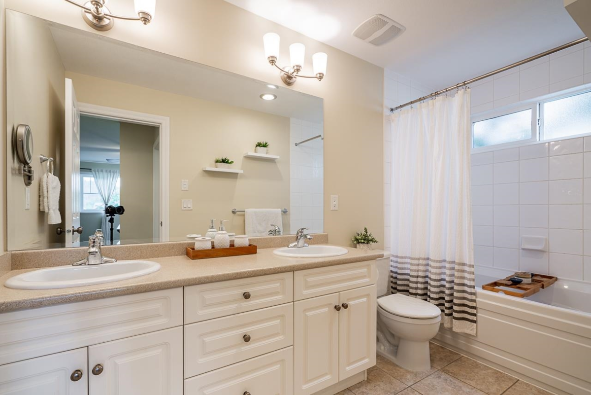 Mudroom Photo of 36086 Shadbolt Avenue, Abbotsford, BC