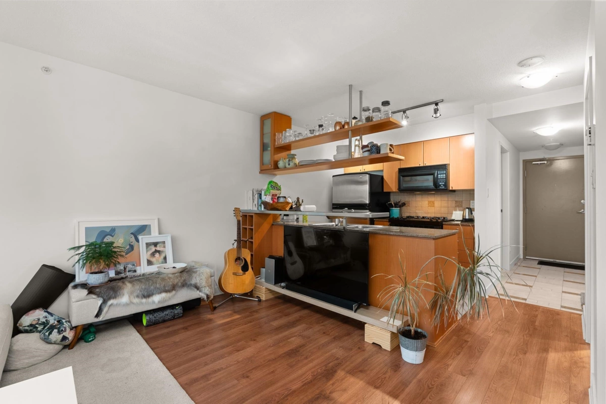 Kitchen Island Photo of 2108 1438 Richards Street, Vancouver, BC