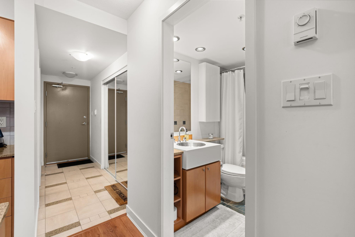 Laundry Room Photo of 2108 1438 Richards Street, Vancouver, BC