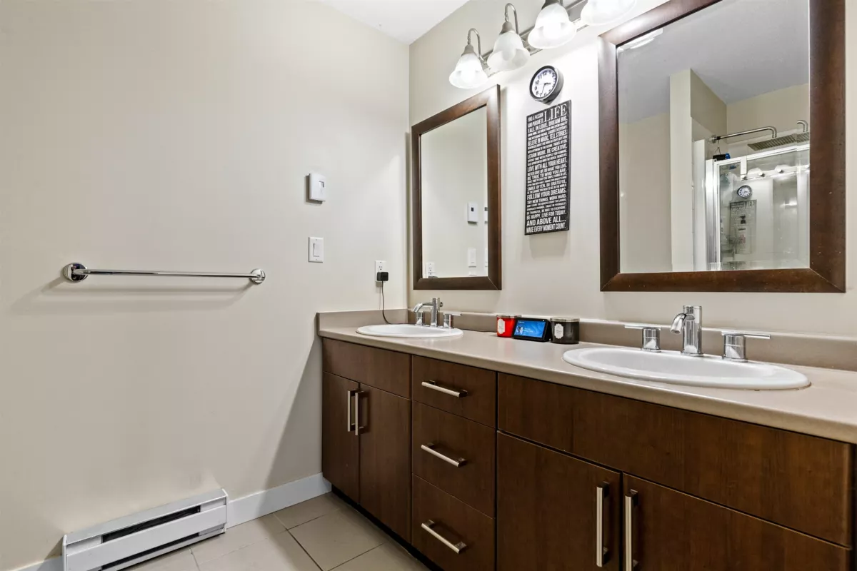 Entry Foyer Photo of 22 19551 66 Avenue, Surrey, BC