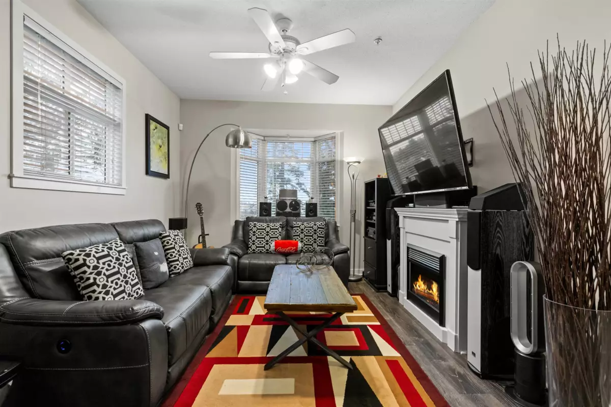Kitchen Island Photo of 22 19551 66 Avenue, Surrey, BC