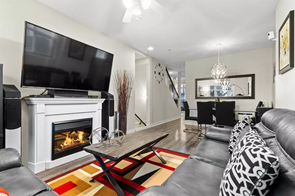 Kitchen Photo of 22 19551 66 Avenue, Surrey, BC