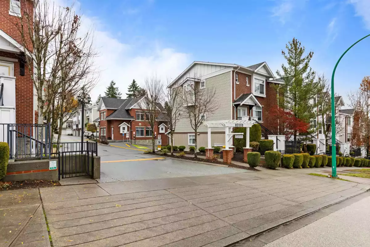 Swimming Pool Photo of 22 19551 66 Avenue, Surrey, BC