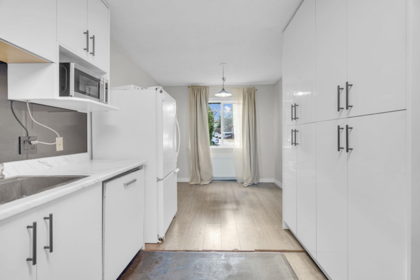 Family Room Photo of 13335 70b Avenue, Surrey, BC