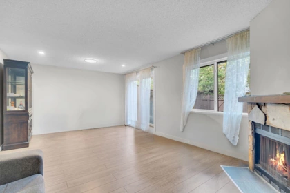 Kitchen Photo of 13335 70b Avenue, Surrey, BC