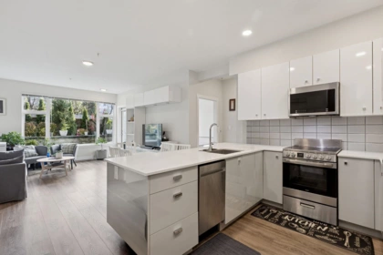 124 10838 Whalley Boulevard, Surrey, BC, Whalley — 2 bed apartment/condo for sale