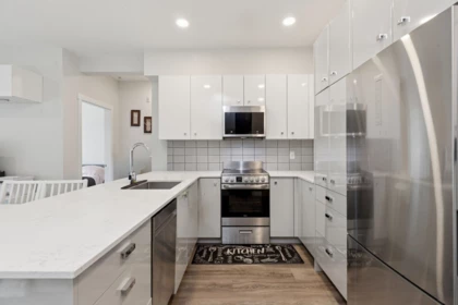 Kitchen Island Photo of 124 10838 Whalley Boulevard, Surrey, BC