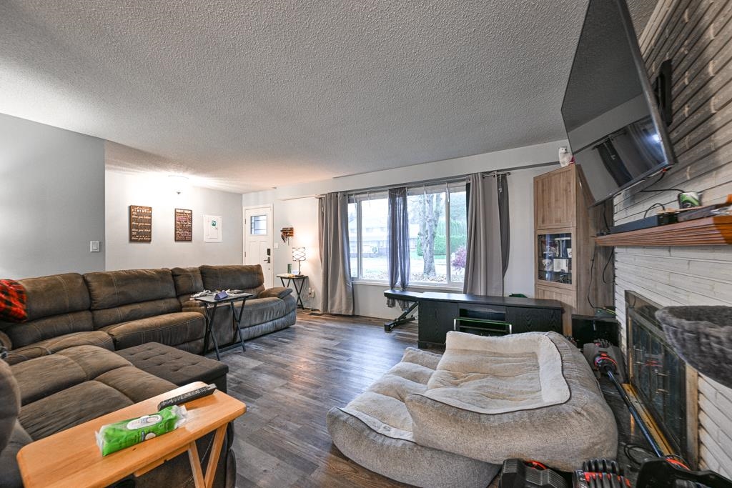 Kitchen Island Photo of 2436 Rideau Street, Abbotsford, BC
