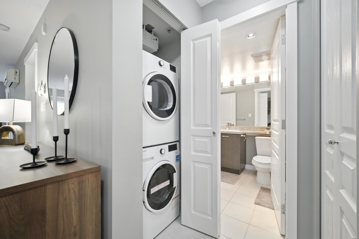 Dining Area Photo of 118 9399 Tomicki Avenue, Richmond, BC