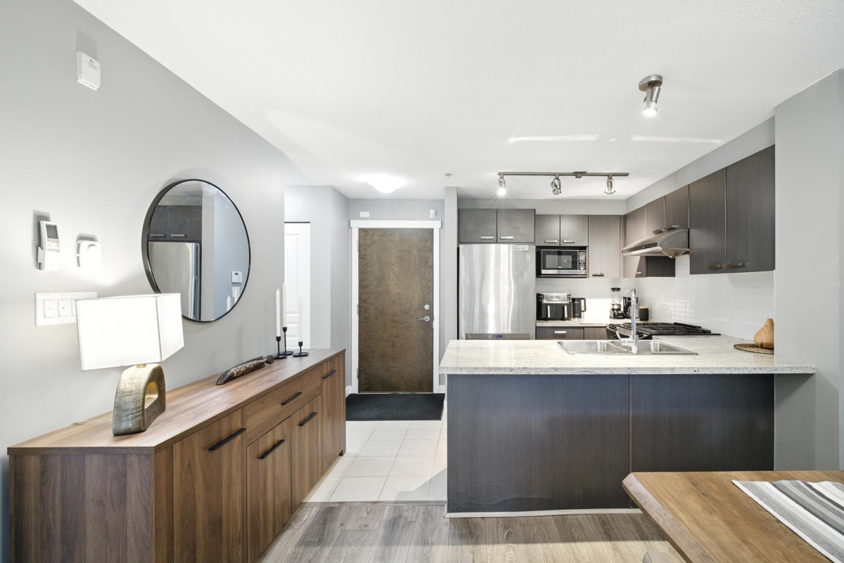 Kitchen Photo of 118 9399 Tomicki Avenue, Richmond, BC