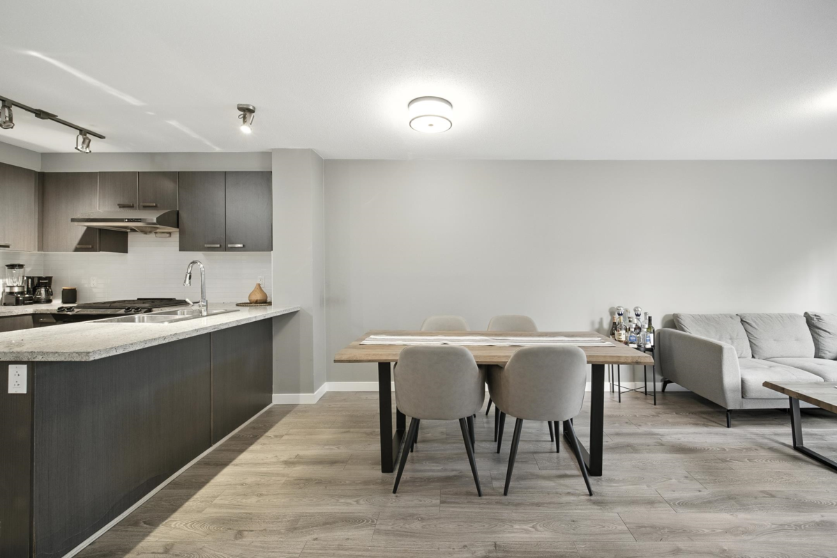 Primary Bathroom Photo of 118 9399 Tomicki Avenue, Richmond, BC