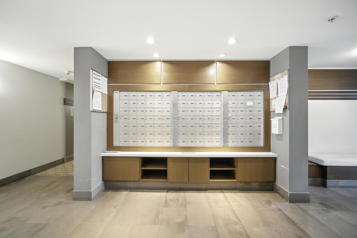 Swimming Pool Photo of 118 9399 Tomicki Avenue, Richmond, BC