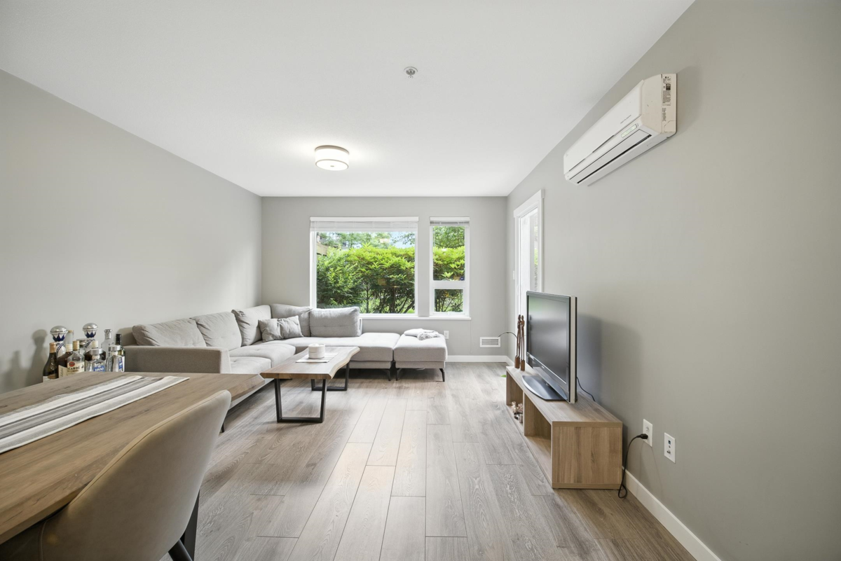 Walk-In Closet Photo of 118 9399 Tomicki Avenue, Richmond, BC