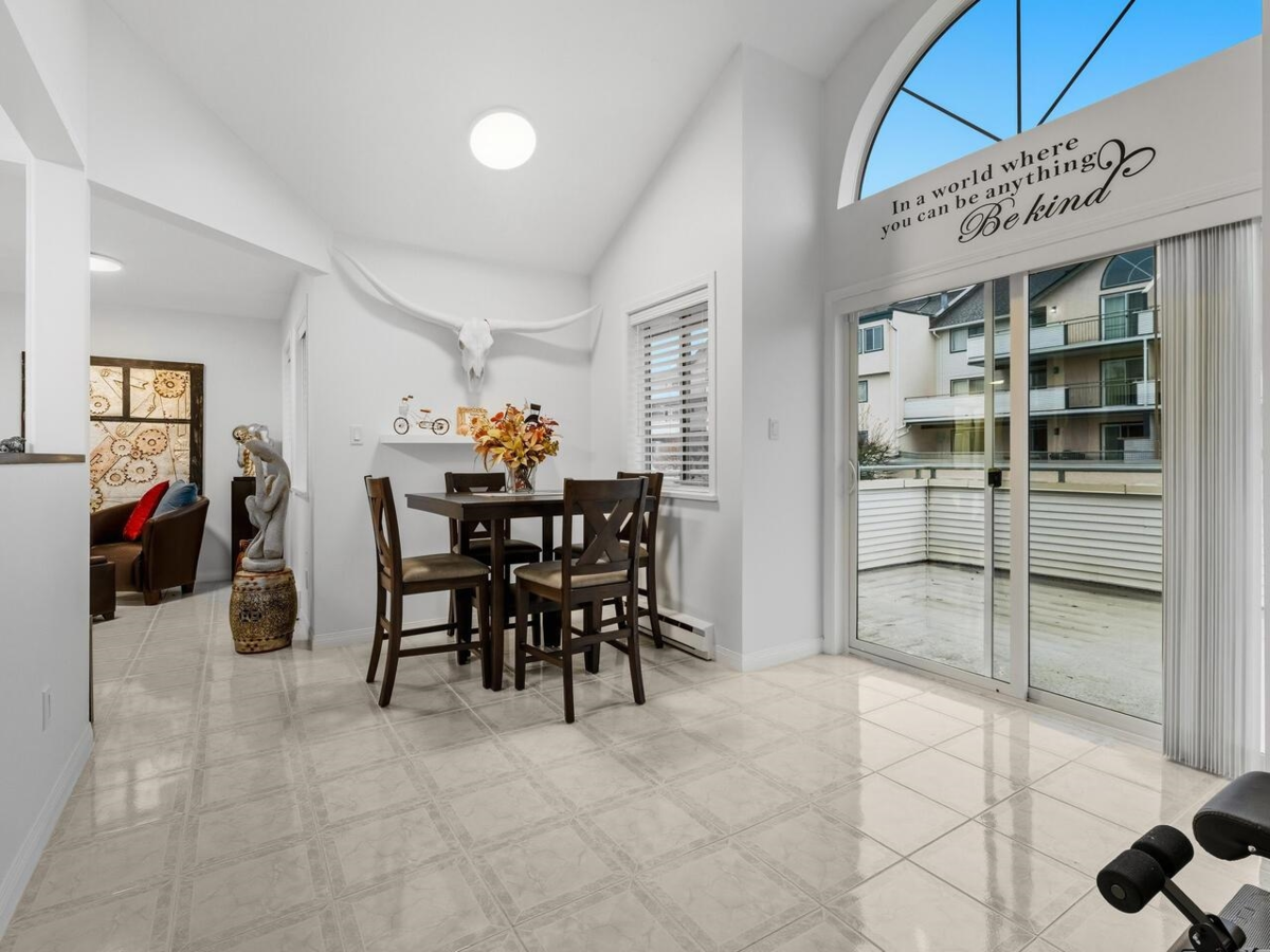 Dining Area Photo of 402 19645 64 Avenue, Langley, BC