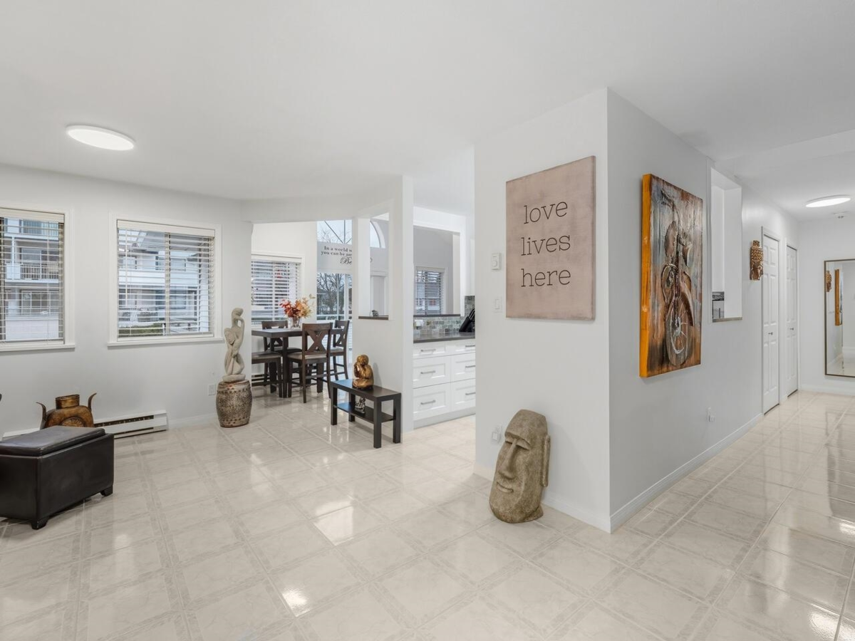 Kitchen Island Photo of 402 19645 64 Avenue, Langley, BC