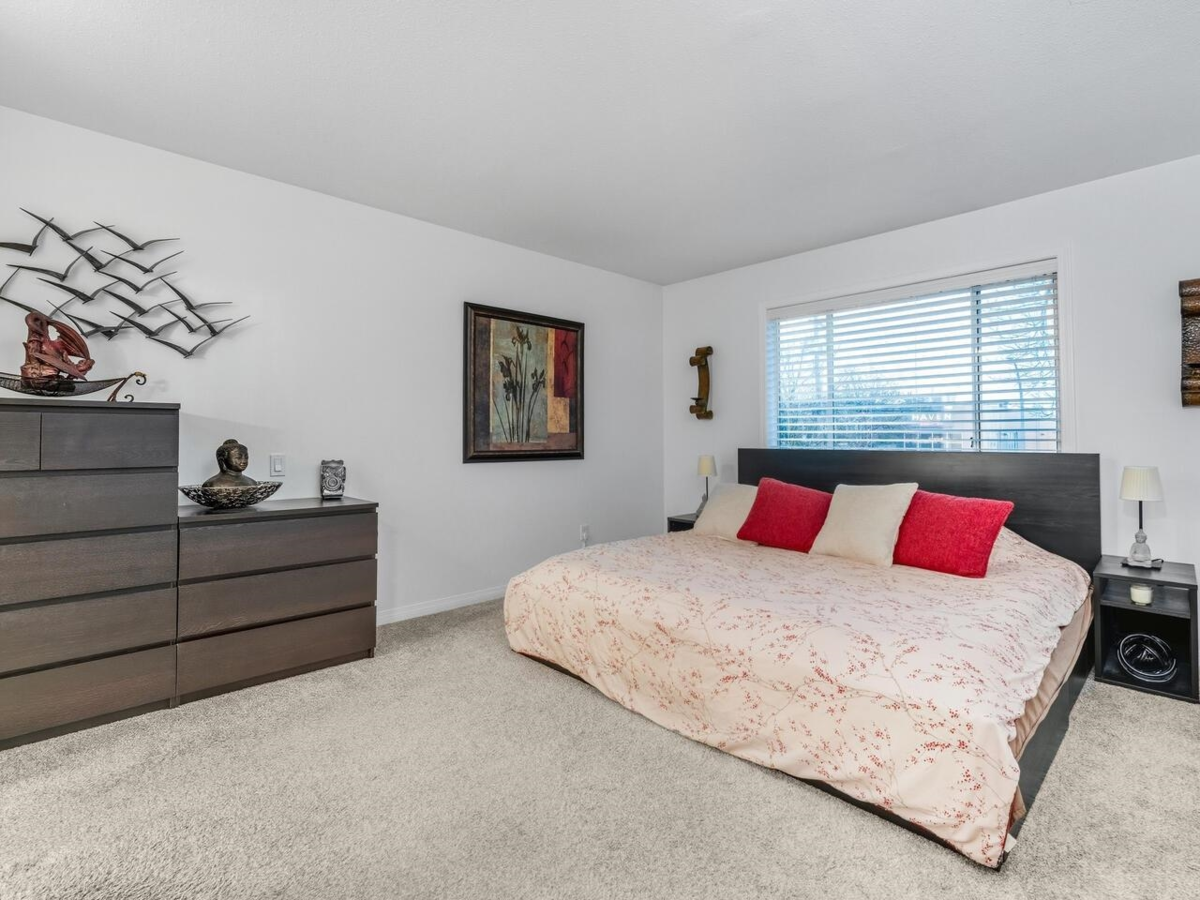 Walk-In Closet Photo of 402 19645 64 Avenue, Langley, BC