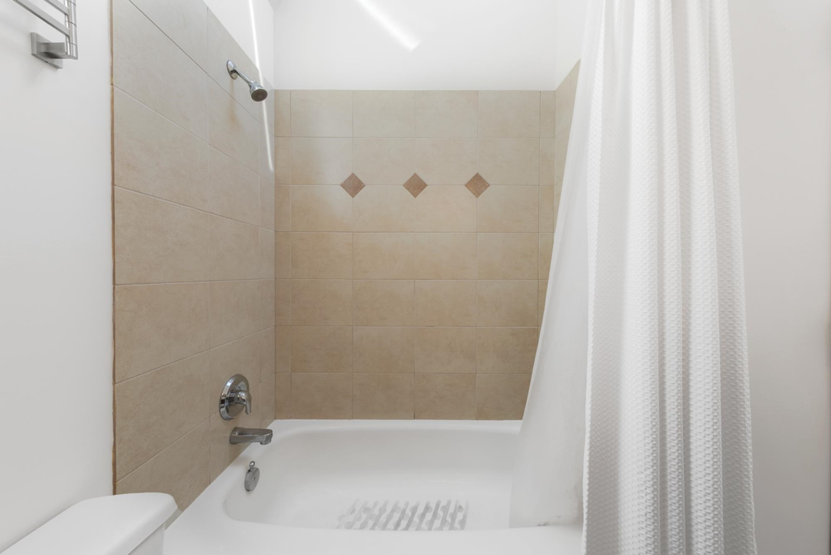 Basement Recreation Room Photo of 2217 Oak Street, Vancouver, BC