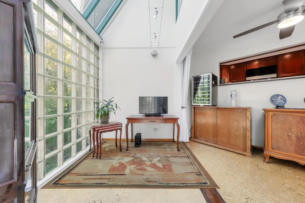 Kitchen Island Photo of 2217 Oak Street, Vancouver, BC