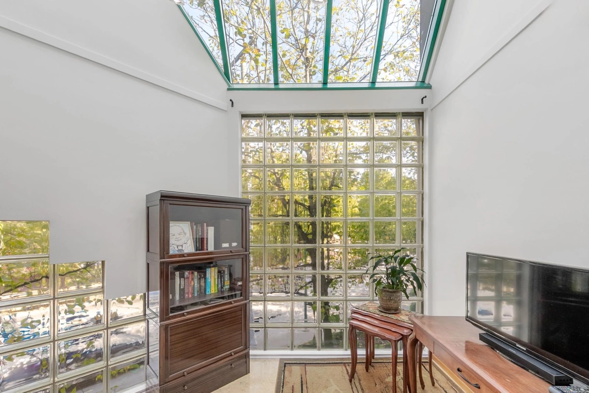 Kitchen Photo of 2217 Oak Street, Vancouver, BC